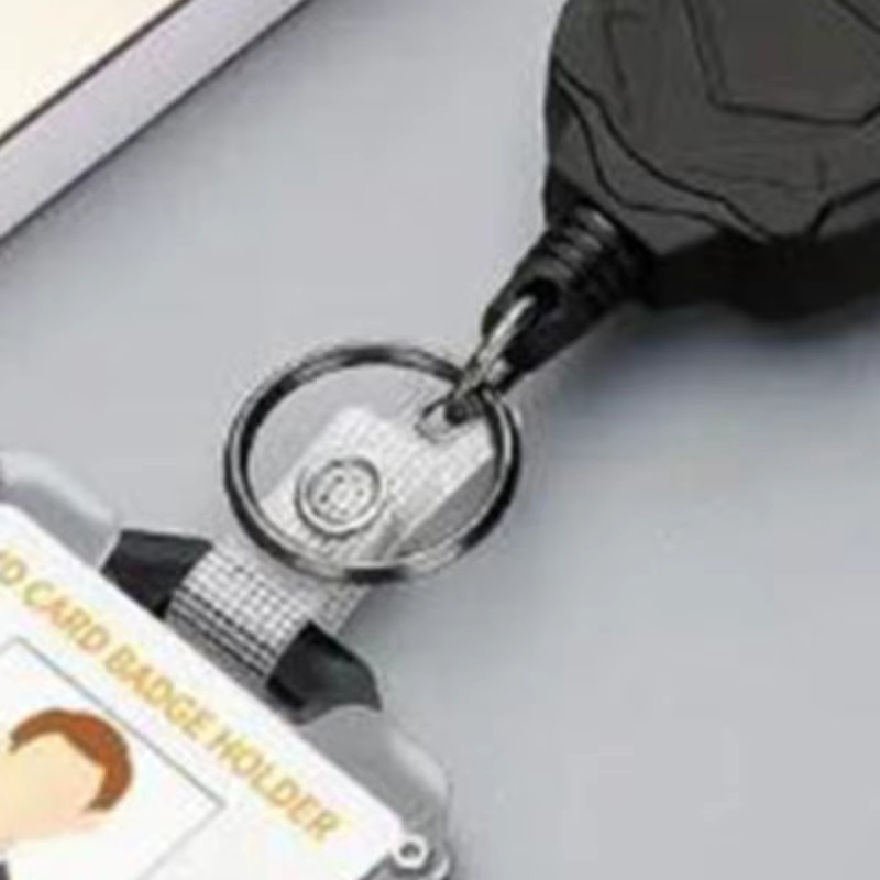 Taktischer Ausweishalter mit Karabiner und einziehbarer Rolle in Schwarz - Bild 4