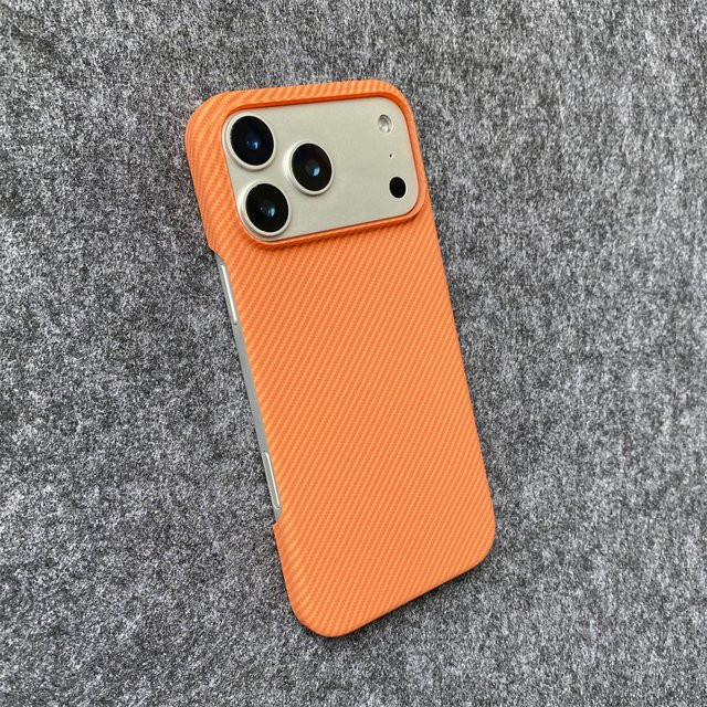 szHAIyu Handyhülle mit Kohlefaser-Kevlar-Textur aus Hartplastik für iPhone 17 Air 16 15 14 Plus 13 12 11 Pro Max in Multicolor und Orange - Bild 1