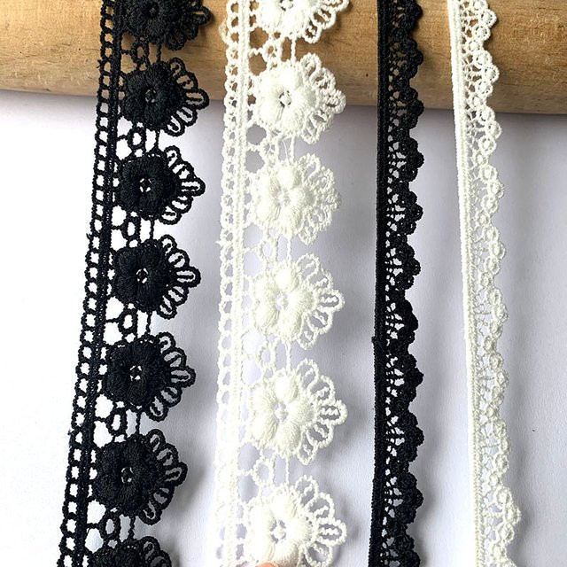 Handgefertigte Spitzenbesatz-Borte mit Blumenmuster für DIY-Handwerk, Kleidung und Dekoration, Weiß und Schwarz, Länge: 4 m - Bild 1