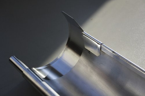WOLFF Dachrundrinne für Finnhaus aus Aluminium in Silber, B: 8 cm, L: 300 cm - Bild 1
