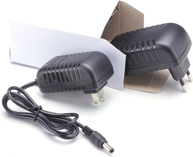 Lamakoki Tragbares 18650 Lithium-Batterie-Ladegerät mit DC 5,5 mm * 2,1 mm Barrel-Plug, Schwarz, 1A - Bild 1