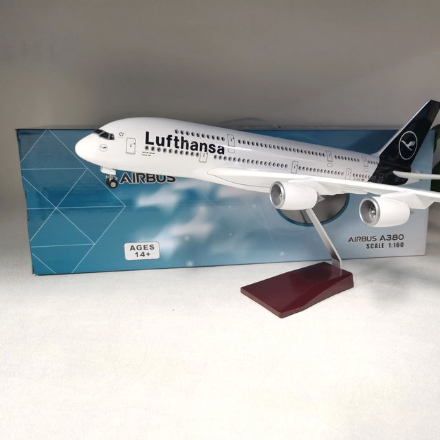 Lufthansa Airlines A380 Modellflugzeug aus Druckguss mit LED-Licht, Spannweite: 47 cm - Bild 1