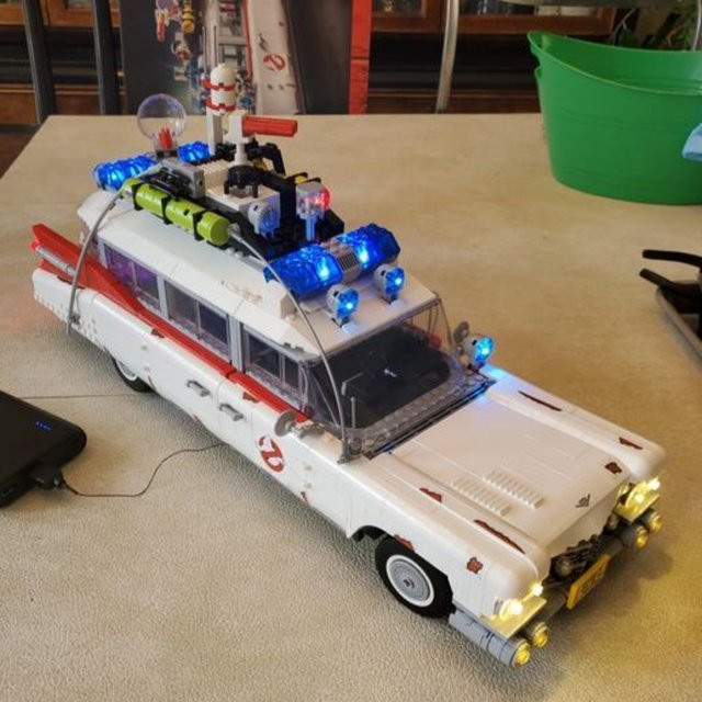 Moc Ghostbusters Ecto-1, Modellbausatz, 2352 Teile - Bild 1