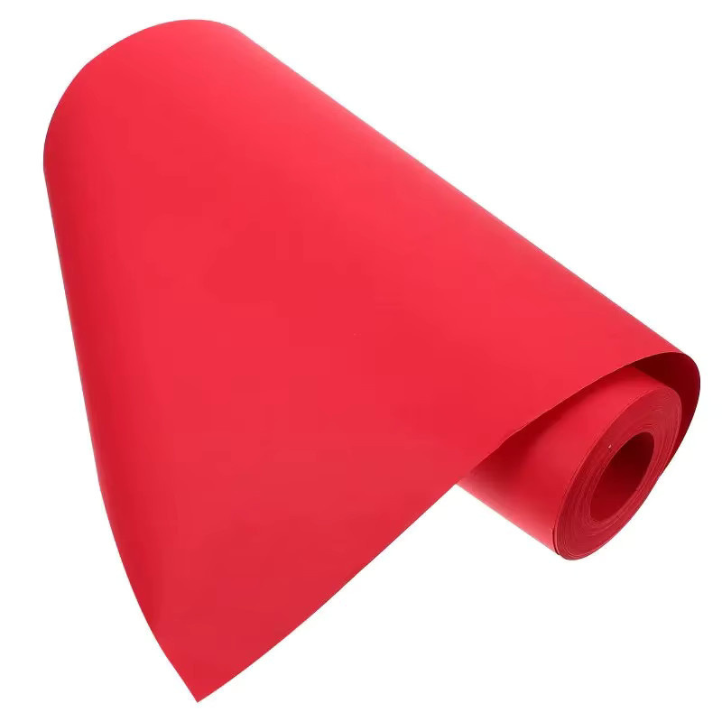 Rotes Kraftpapier als umweltfreundliches Geschenkpapier und Polsterpapier für den Versand - Bild 2