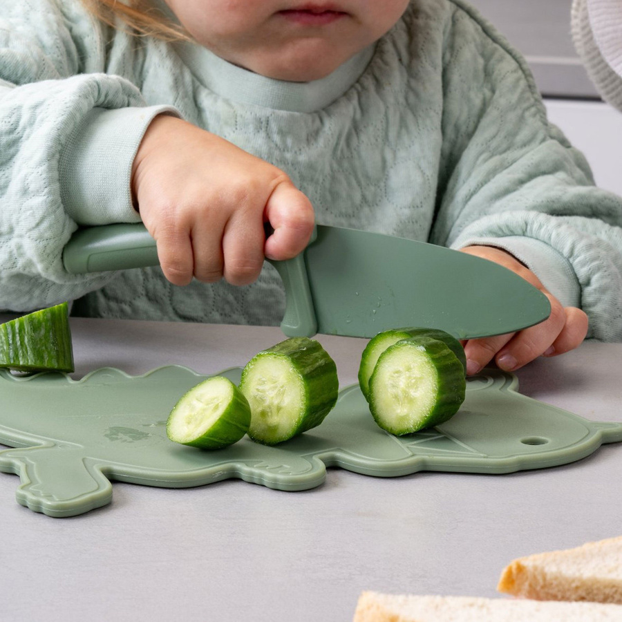 Fackelmann Kinderkochmesser Mini Cooking Dino in Grün mit Klingenschutz und Schere aus Edelstahl und Kunststoff, 2-teiliges Set - Bild 2