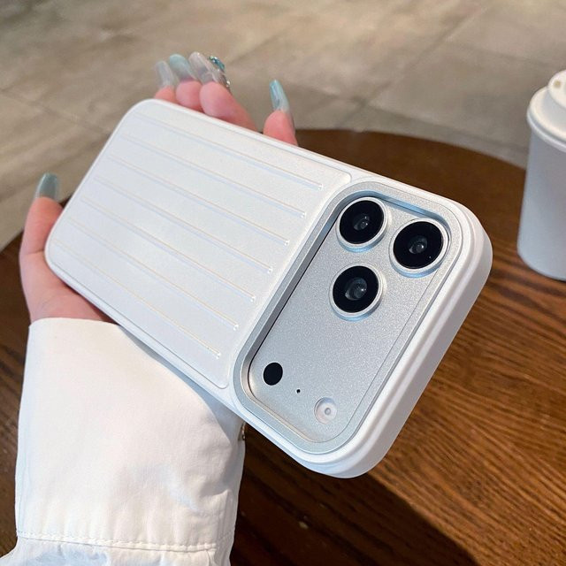 Sturzsichere iPhone 17 Pro Max Hülle in Weiß mit elegantem Design - Bild 1