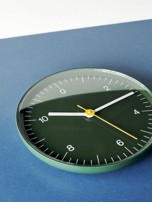 HAY Wanduhr Analog Rund Grün aus Kunststoff Geräuschlos - Bild 2