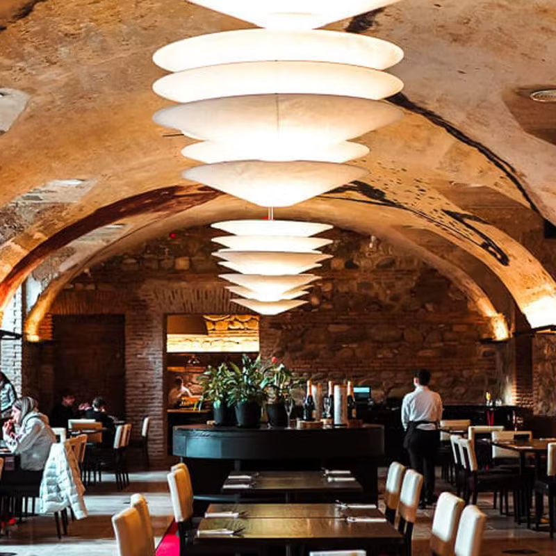 Wabi Sabi Designer Pendelleuchte aus Papier und Metall in Weiß mit warmweißem LED-Licht für Wohnzimmer und Restaurant - Bild 4
