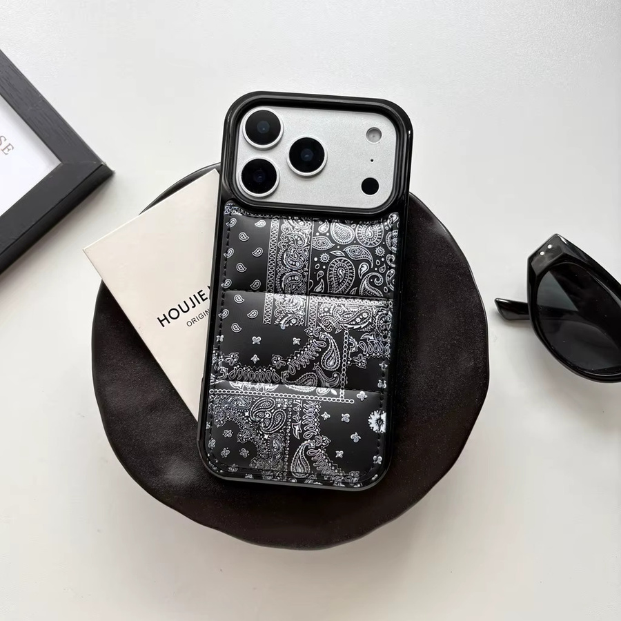 iPhone Puffer-Telefonhülle im Ethno-Stil mit Paisley-Muster aus Stoff in Schwarz für iPhone 17 16 15 14 12 11 Pro Max Plus Air - Bild 2