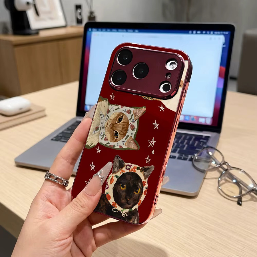 ECOCASE Handyhülle für iPhone 17 16 15 14 13 12 11 Pro Max 16E mit roter galvanisierter Glasschale und Katzen in Mützen Motiv - Bild 5