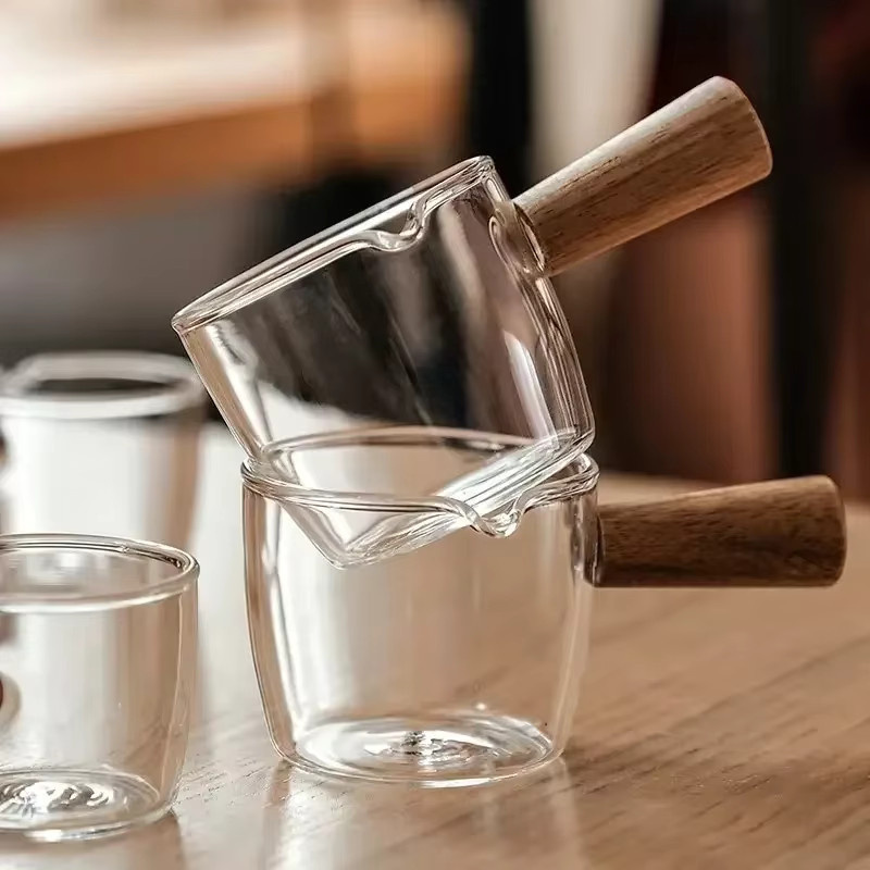 Glas Messbecher mit Holzgriff in Transparent für Milch und Kaffee - Bild 3