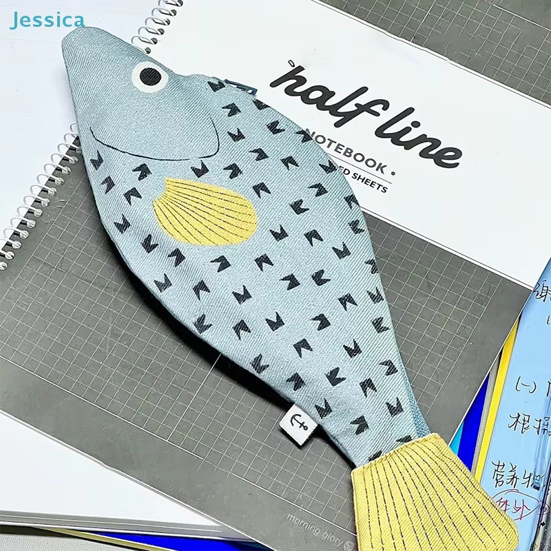 Jessica Federmäppchen in Fischform aus Denim-Stoff, hellblaues Stiftetui für Studenten - Bild 2