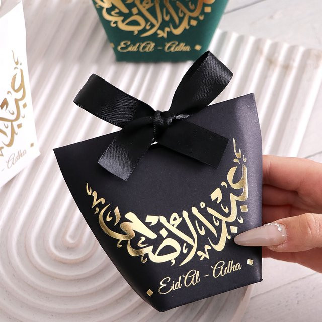 Set aus 10 kleinen Eid-Süßigkeitenboxen aus Papier in Weiß, Schwarz und Grün mit goldenen Mondmustern und Bändern - Bild 1