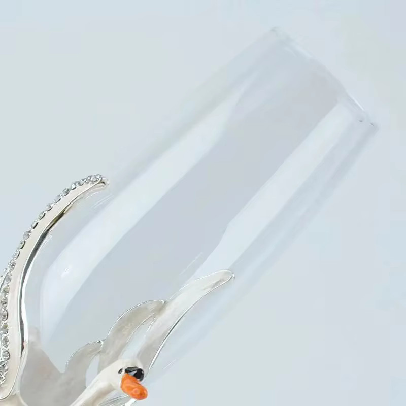 Kristall Champagnerglas mit Schwan-Design und Emaille-Verzierung in Transparent, ideal als Cocktail- oder Rotweinglas für besondere Anlässe - Bild 3
