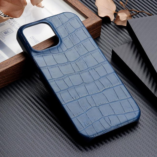 Stoßfeste iPhone Hülle mit Krokodilnarbenleder und Wildlederfutter von TONJUSA S in Blau - Bild 1