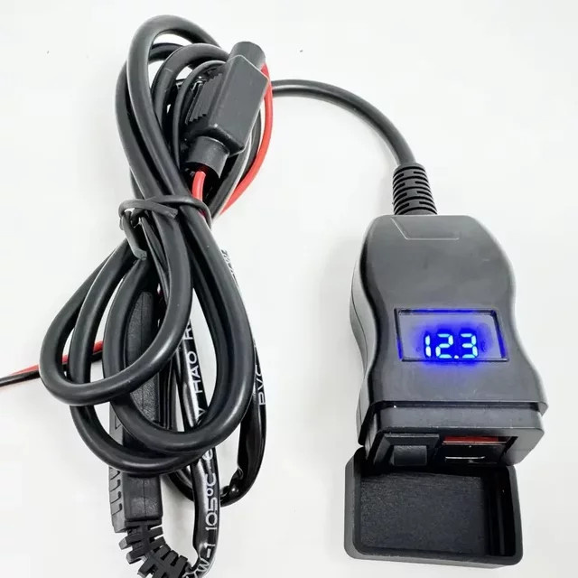Motorrad USB-Ladegerät mit Dual-Port-Schnellladefunktion, USB-C, digitalem Voltmeter und Schalter, wasserdicht, Schwarz-Rot - Bild 1