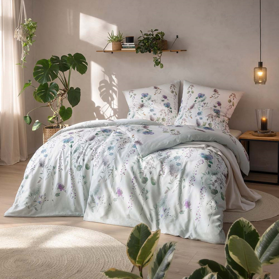 Estella Bio Mako Satin Bettwäsche Carla Blumenwiese Salbei Grün und Lila, B/H: 155 x 220 cm mit Kissen 80 x 80 cm - Bild 1