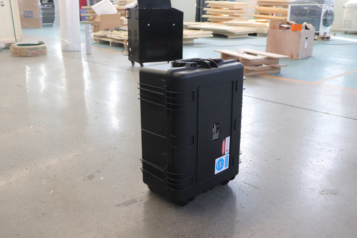 JPT Tragbare Pulsefaser-Laserreinigungsmaschine in Schwarz zur Entfernung von Rost, Graffiti und Schmutz auf Metall und Holz (200 W/300 W/500 W) - Bild 1