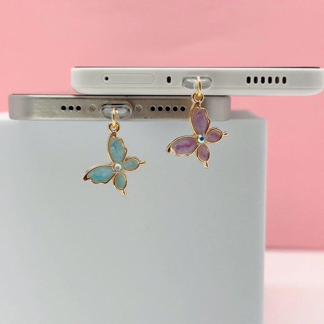 Bunter Schmetterling Staubschutzstecker für iPhone mit USB-C Anschluss als DIY Schmuckzubehör für Ohrringe und Halsketten aus Legierung - Bild 1
