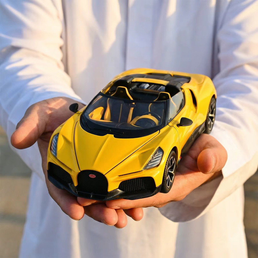 Maisto Bugatti W16 Mistral Roadster, Modell, 1:24, Metall - Bild 3