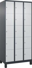 C+P Schließfachschrank Classic PLUS mit 3 Abteilen und Füßen, Farbe Anthrazit/Lichtgrau, B/T/H: 90 x 50 x 195 cm - Bild 1