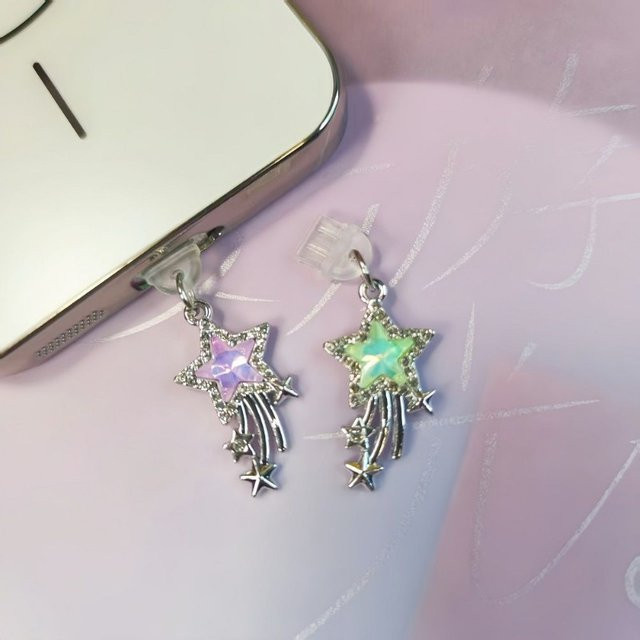USB-C Staubschutzstecker mit funkelndem Diamant-Pentagramm in Lila für dein iPhone und andere Geräte - Bild 1