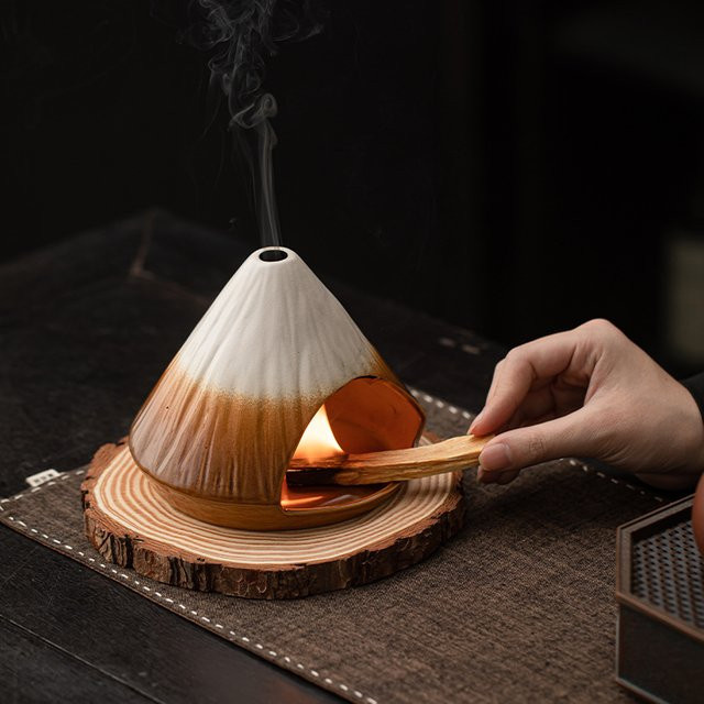 Mount Fuji Weihrauchkamin aus Keramik in Weiß für Zedernsalbei und Räucherwerk - Bild 1