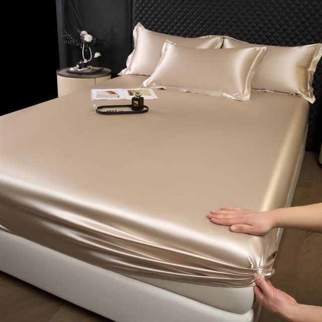 HomeHarmony Bettwäsche-Set aus Maulbeerseide und Tencel Lyocell, Beige, B/T: 150 x 200 cm, inklusive Bettrock und 2 Kissenbezügen - Bild 1