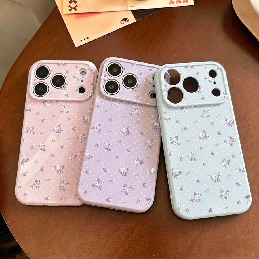 Blumige Silikon-Handyhülle für Apple iPhone mit Linsenschutz in Creme-Rosa - Bild 2