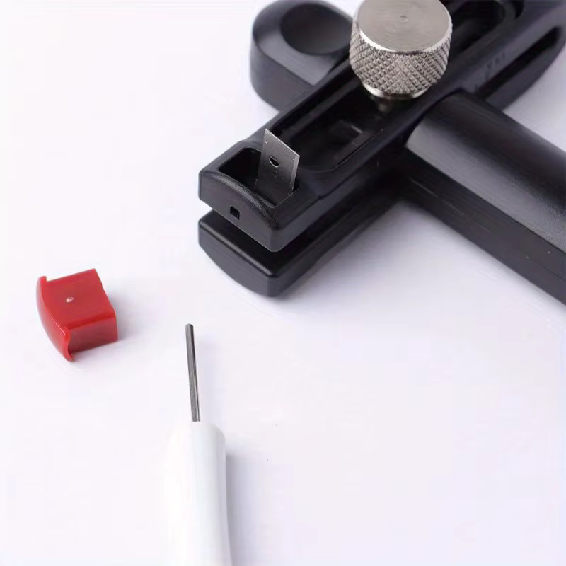 Verstellbares Lederstreifen-Schneidwerkzeug mit klarer Skala in Schwarz und Transparent für Handwerk und Gürtelschneider - Bild 5
