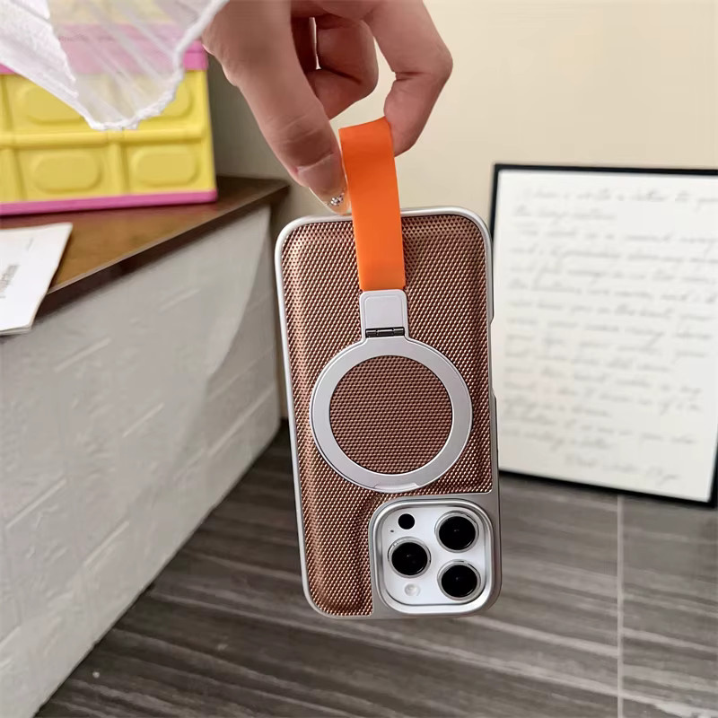MagSafe iPhone Hülle mit Metallringhalter und Riemen von newteneight in Braun - Bild 4