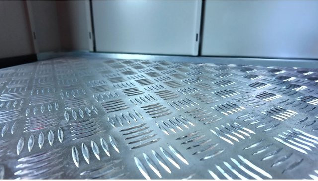 Weka Aluminium Riffelblechboden für Metall-Gerätehaus, Farbe: Silber, B/T: 287 x 287 cm, 2 mm Stärke - Bild 1