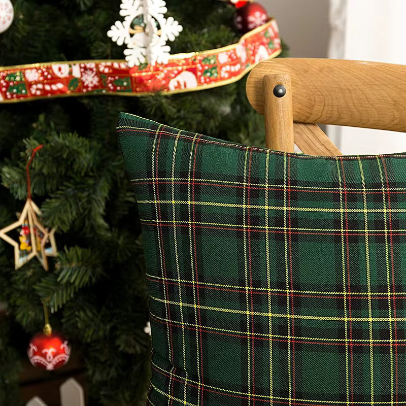 2er-Set inyahome Weihnachts-Kissenbezüge mit Büffelkaro-Muster in Rot und Grün aus Polyester für deine Bauernhaus-Dekoration - Bild 2
