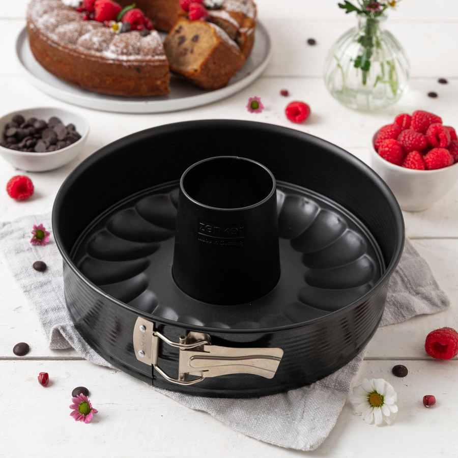 Zenker Springform Perfect Black+ mit Flach- und Rohrboden, Durchmesser: 28 cm, Schwarz, Antihaftbeschichtung - Bild 1