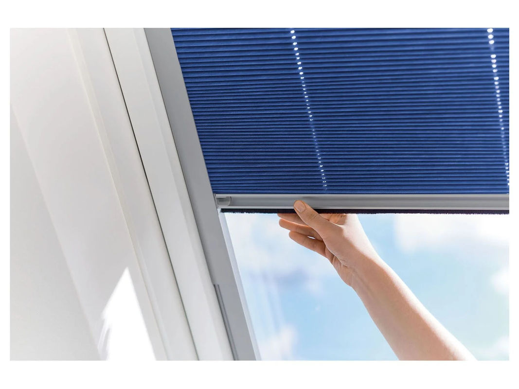 LIVARNO HOME Thermo Plissee Teleskop für Velux-Dachfenster, Blau, B: 49,3 cm, Höhe: 94-116 cm - Bild 2