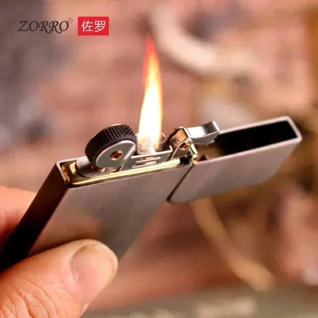 Zorro Winddichtes Kerosin-Feuerzeug aus reinem Kupfer in Silber mit Vintage Gravur für Herren - Bild 1