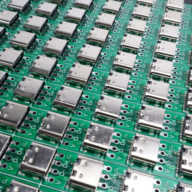 USB-C Breakout Board 16-Pin Test Modul mit Lötpads in Grün für Kabelreparatur und DIY-Projekte - Bild 1