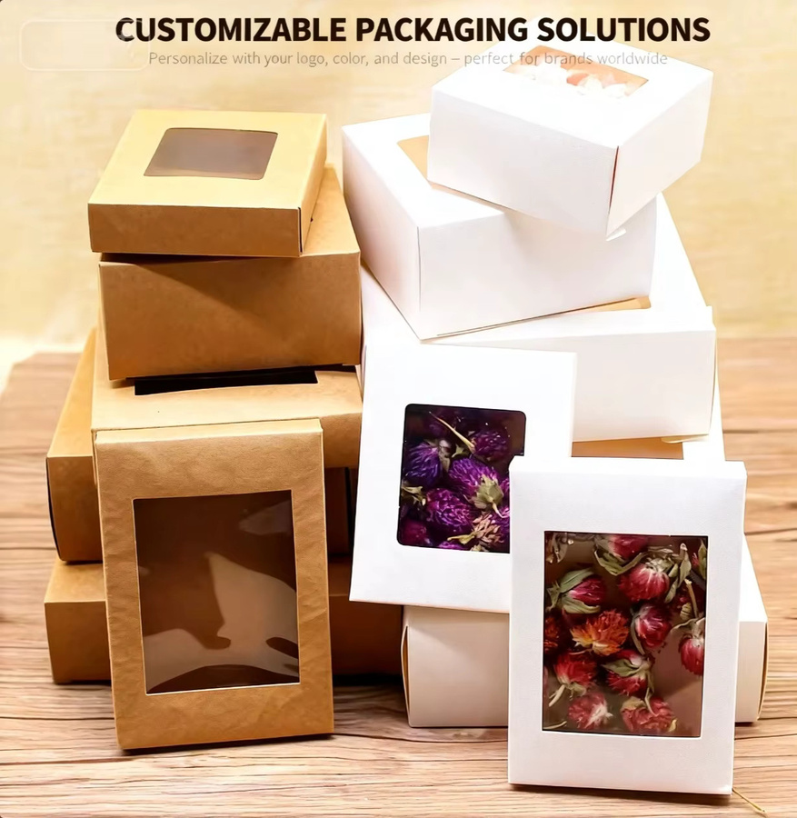 Verschiedene Geschenkverpackungen aus weißem Kraftpapier und Marmorboxen mit Sichtfenster für Weihnachten - Bild 2