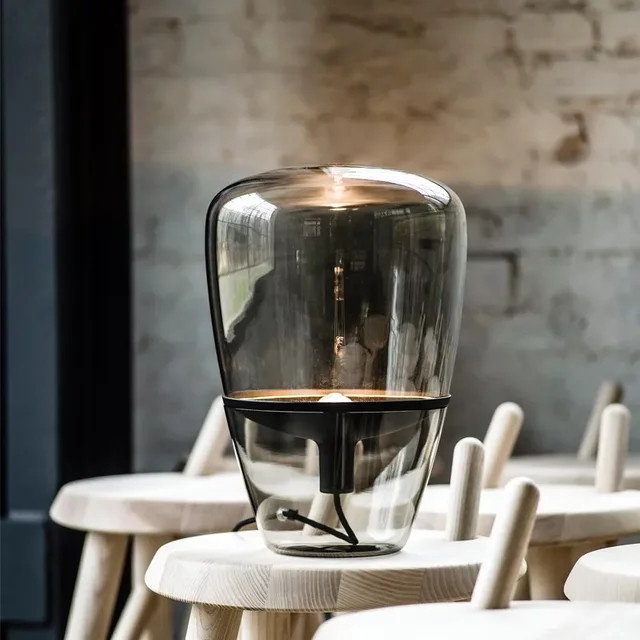 YANKE Glas-Tischlampe in Transparent mit warmweißem Licht, tschechisches Design für Wohnzimmer, Schlafzimmer und Arbeitszimmer - Bild 1