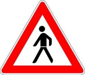 ADCO Verkehrszeichen Dreieck Fußgänger links 900mm in Rot mit RAL-Gütezeichen Folie RA1 - Bild 1
