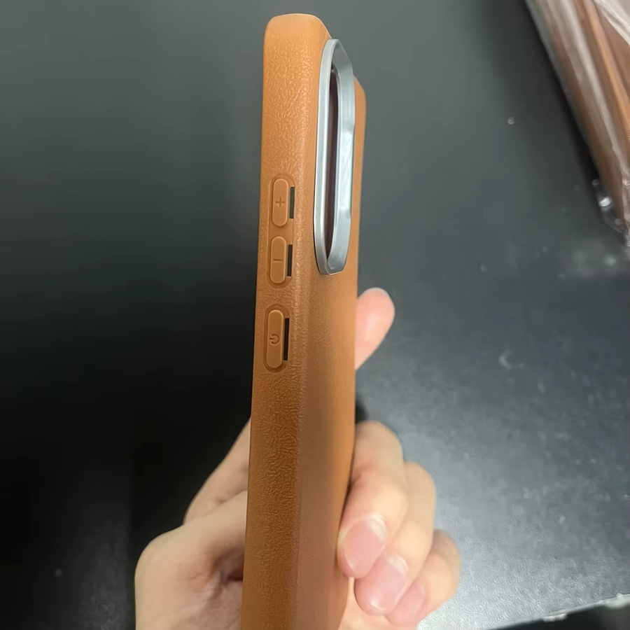 Stoßfeste Soft Case Schutzhülle mit matter Litschi-Textur aus Leder für Xiaomi Poco X7 Pro und Poco X7 in Schwarz oder Braun - Bild 1