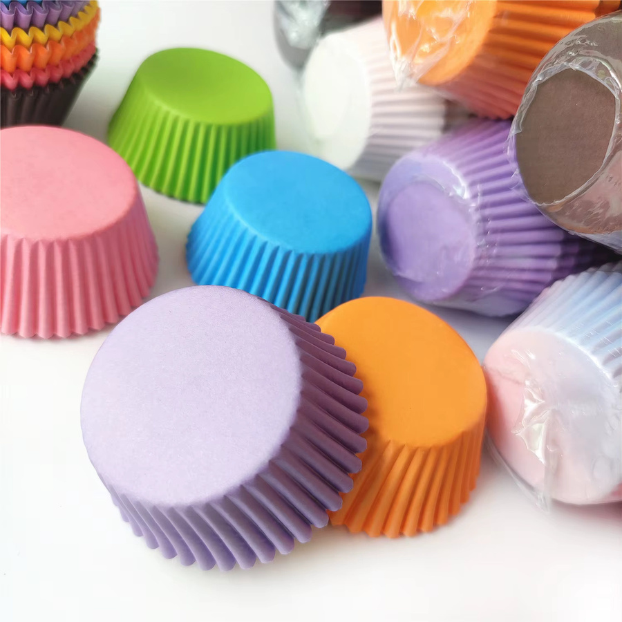 Bunte Backförmchen aus Papier für Cupcakes und Muffins in verschiedenen Farben - Bild 3