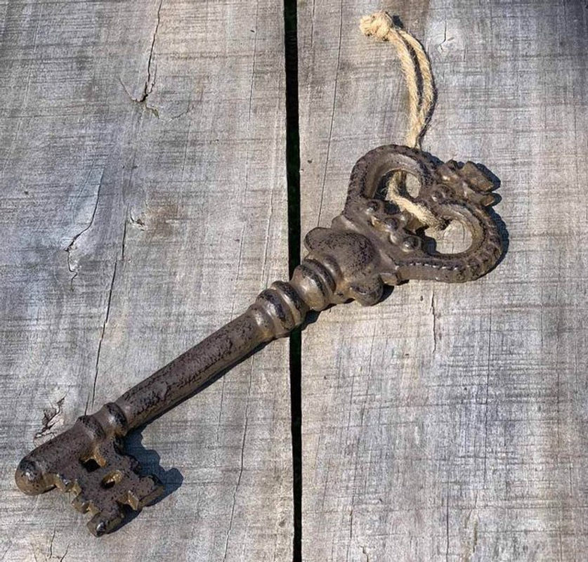 Vintage Deko-Schlüssel mit Krone aus Metall in Antik-Braun, Höhe: 25 cm - Bild 1