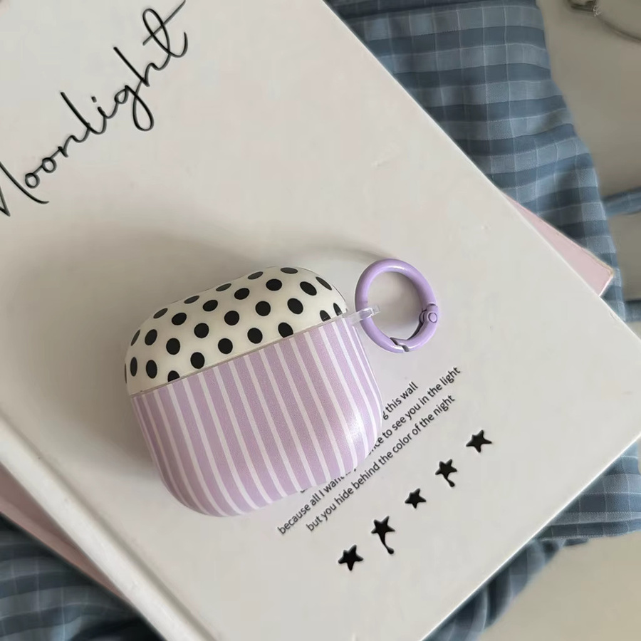 Glänzende Kopfhörer-Schutzhülle für Apple AirPods 2 3 4 Pro Pro2 Pro3 in Schwarz mit lila Streifen und Punkten im Retro-Design - Bild 4