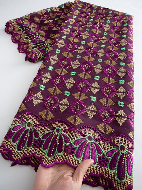 CALEEBEAR Voile-Spitzenstoff aus Baumwolle in Lila mit geometrischem Blumenmuster - Bild 1