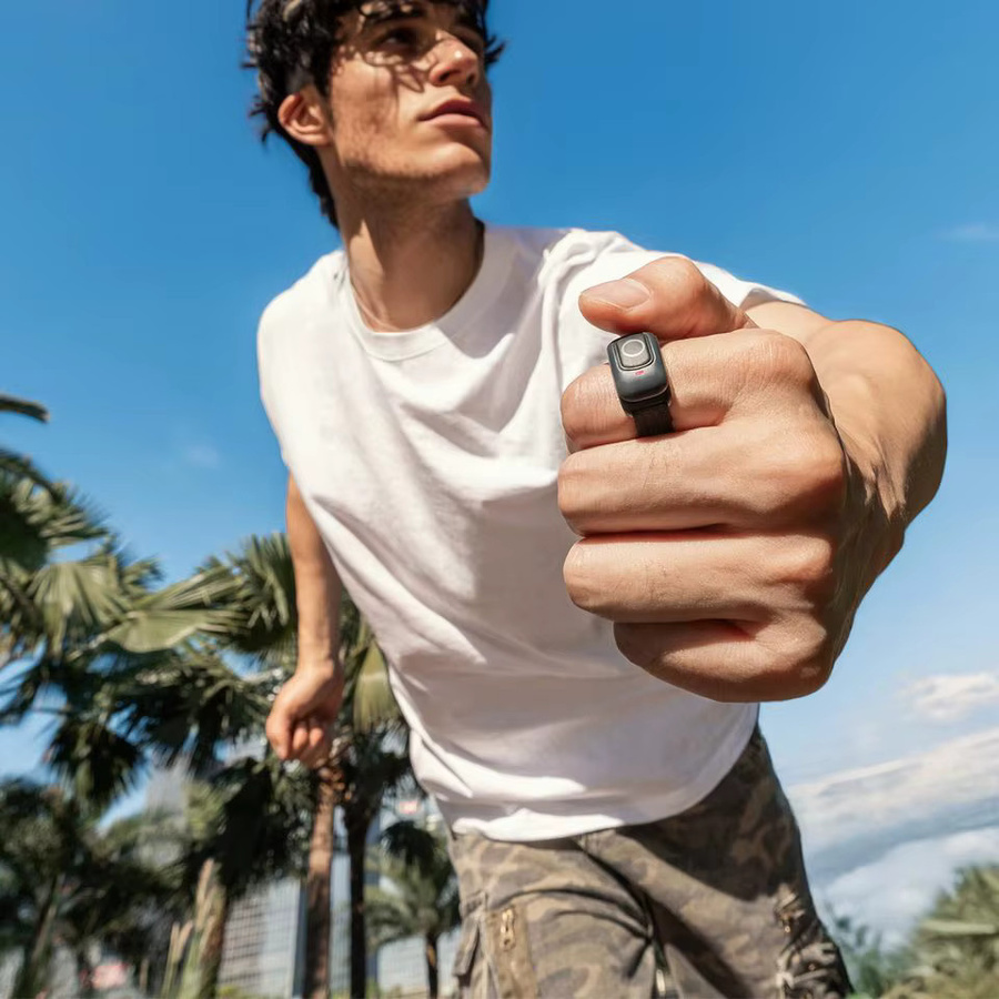 Insta360 GO Ultra Zubehör Set mit Displayschutzfolie, Ringfernbedienung und Titan-Hutclip-Rahmenhalterung in Schwarz - Bild 3