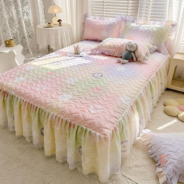 Dreiteiliges Bettwäsche-Set von Your Warm Home mit gestepptem Spannbettlaken und Tagesdecke aus Baumwollspitze im Prinzessinnen-Stil, Floral, Mehrfarbig, B/T: 150 x 200 cm - Bild 1