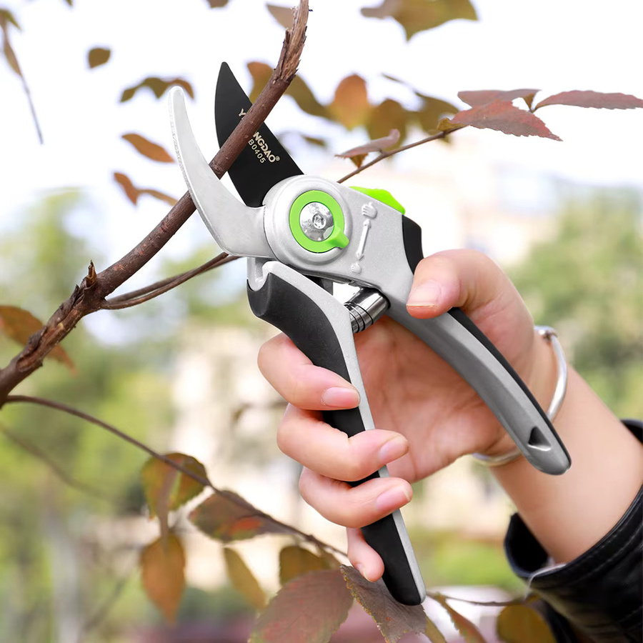 Multifunktionale und langlebige Astschere für die Gartenarbeit - Bild 3