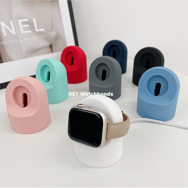 PEO Ladeständer für Apple Watch in Rot, Silikon-Nachttischständer kompatibel mit Series Ultra 2/10/9/8/SE2/7/6/SE/4/3 und verschiedenen Gehäusegrößen - Bild 1