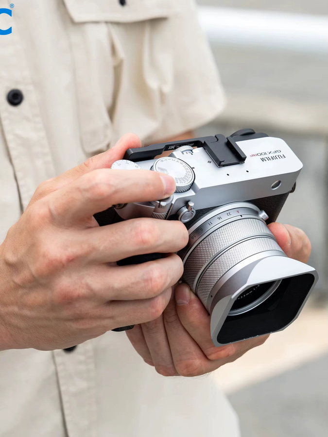 JJC Metall Kamera Blitzschuh Daumengriff mit Kaltschuhhalterung für Fujifilm GFX100RF in Schwarz - Bild 6